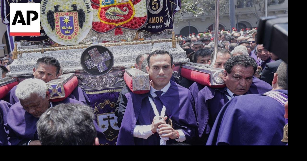 Peru’s president joins Lord of Miracles procession in Lima