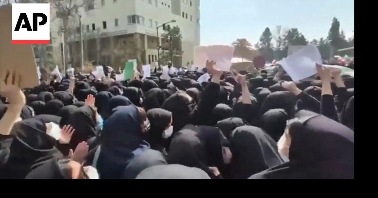 Students in Iran protest against the government for third consecutive day
