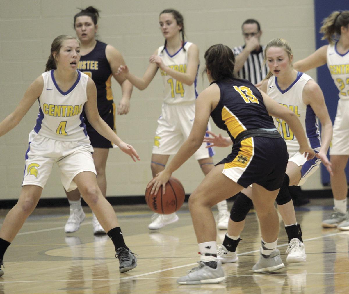 Mcc Shakes Free From Manistee Basketball Shorelinemedia Net