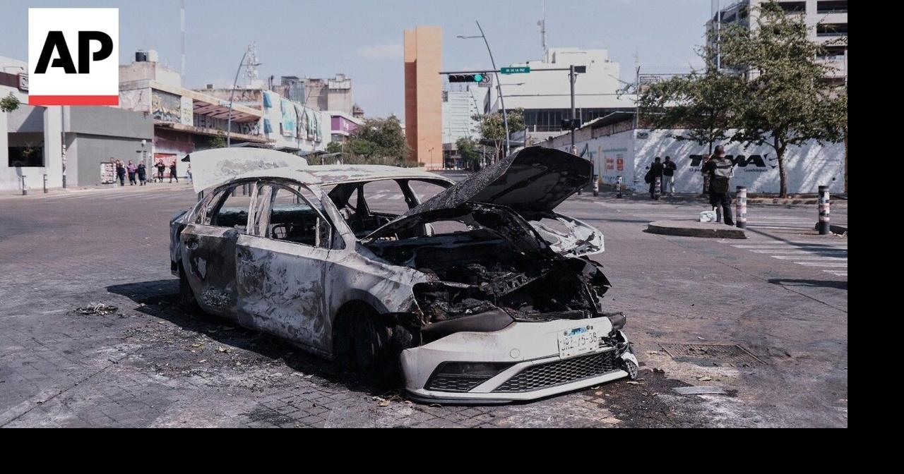 Burned cars in Mexico after army kills Jalisco New Generation Cartel leader
