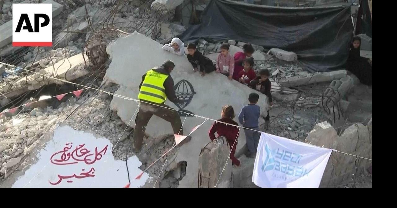 Palestinian artist paints Gaza ruins ahead of Ramadan