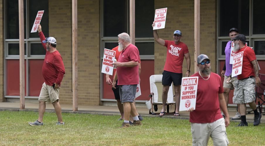 AT&T gives 'final' offer, striking North LA workers respond | Business ...