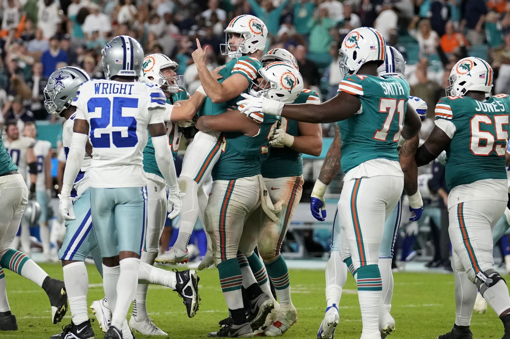 Dolphins Nip Cowboys 22-20 When Jason Sanders Nails Fifth Field Goal ...