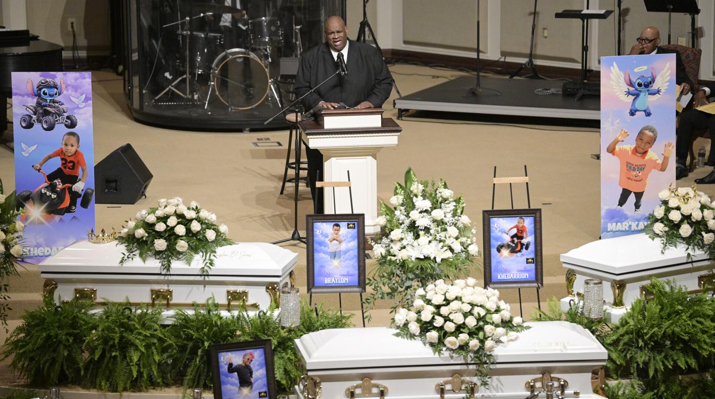 PH๏τos: “Eternal 8” remembered with funeral in Shreveport | News | shreveportbossieradvocate.com