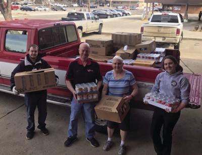 Reynolds Market Donates Food