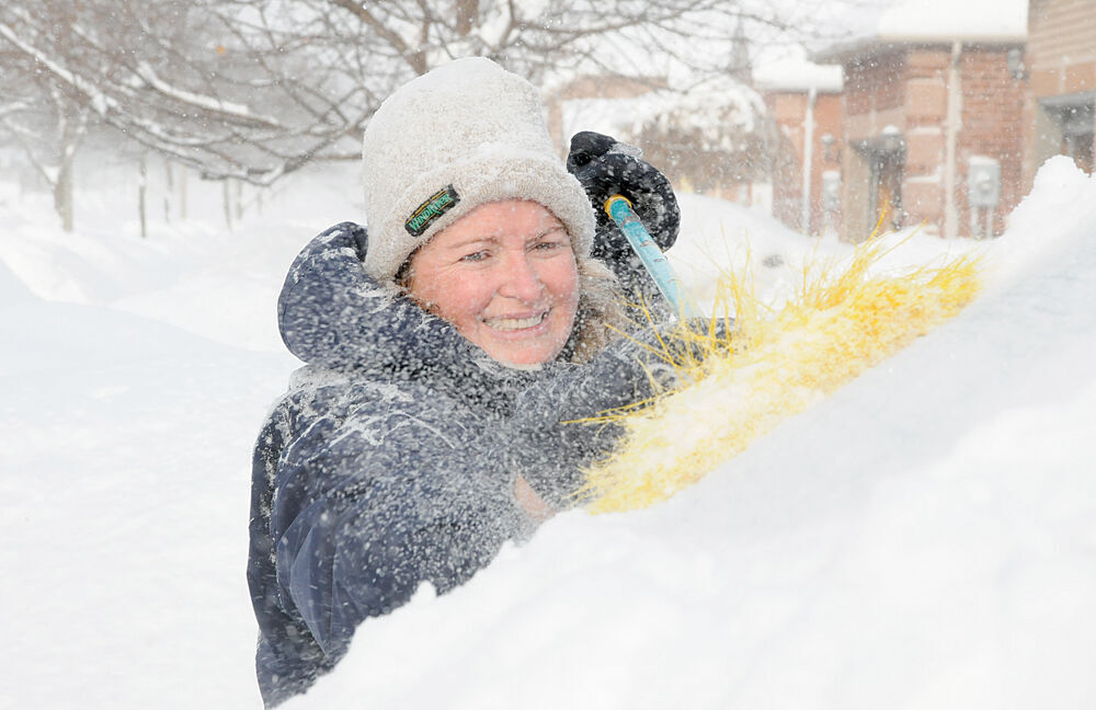 Heavy flurries tax Barrie’s snow removal efforts