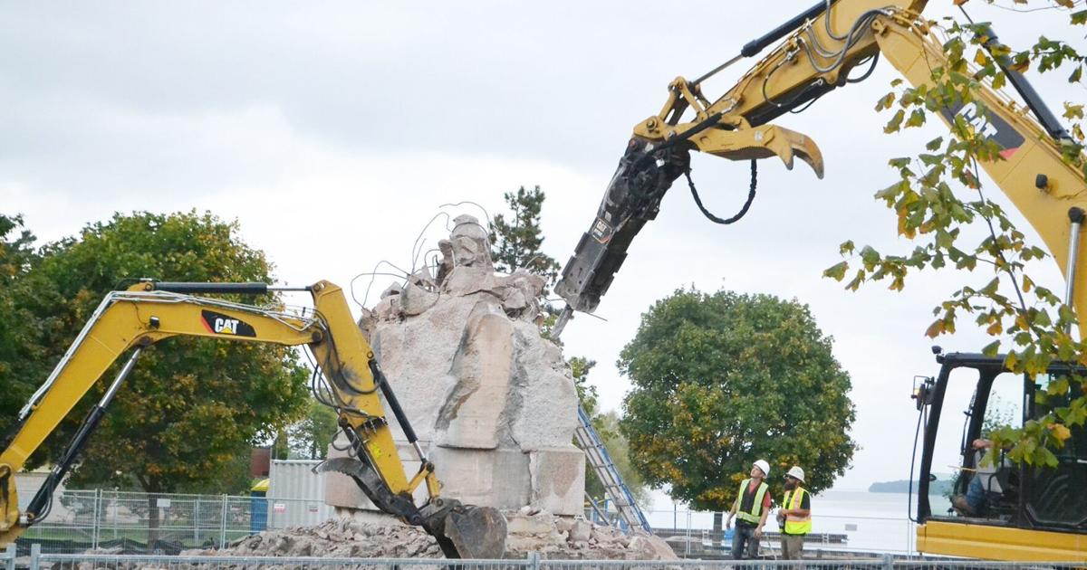 'Monumental' moment in Orillia's history as Champlain statues removed