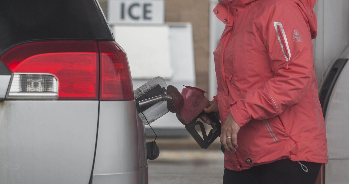 Gas prices expected to rise this Thanksgiving long weekend