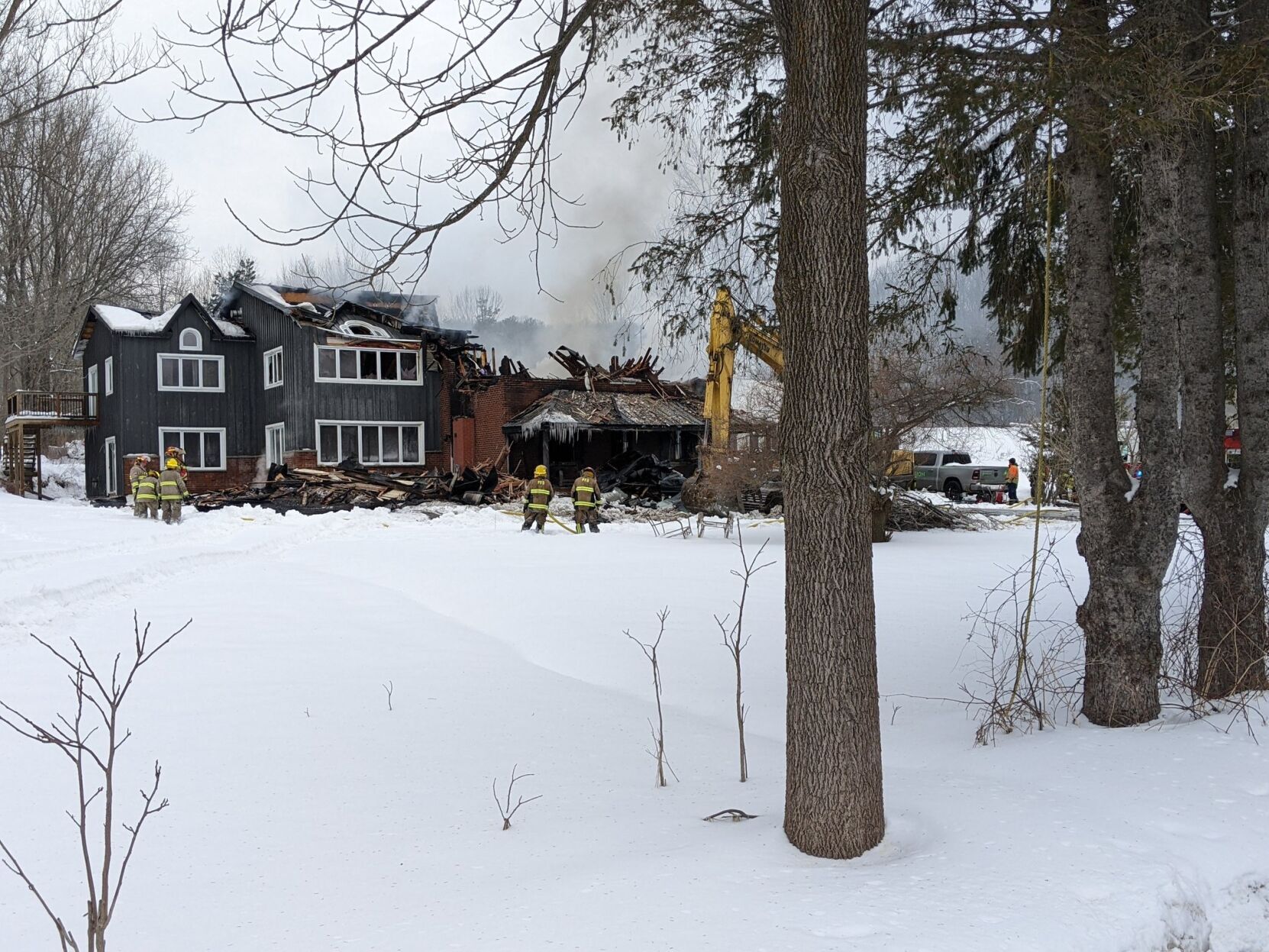 Penetanguishene firefighters respond to early morning blaze on Champlain Road