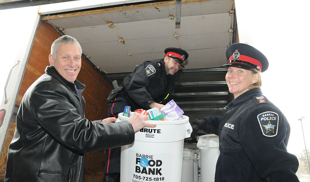 Barrie police give to Barrie Food Bank