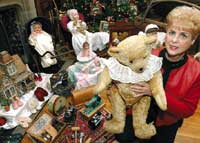 Plymouth County woman's antique dolls and toys from primitives through 1950s on display at Sioux City Public Museum 