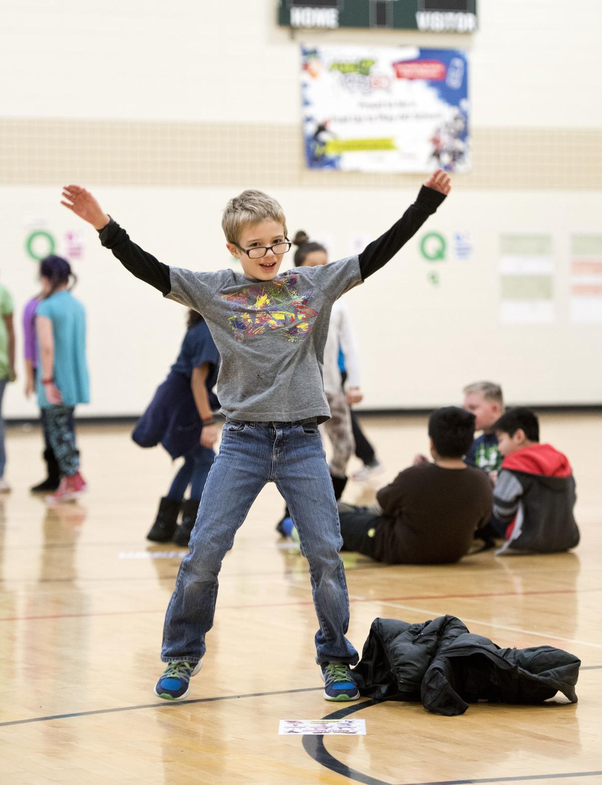 Elementary school physical education class combines exercise with math, literacy Siouxland