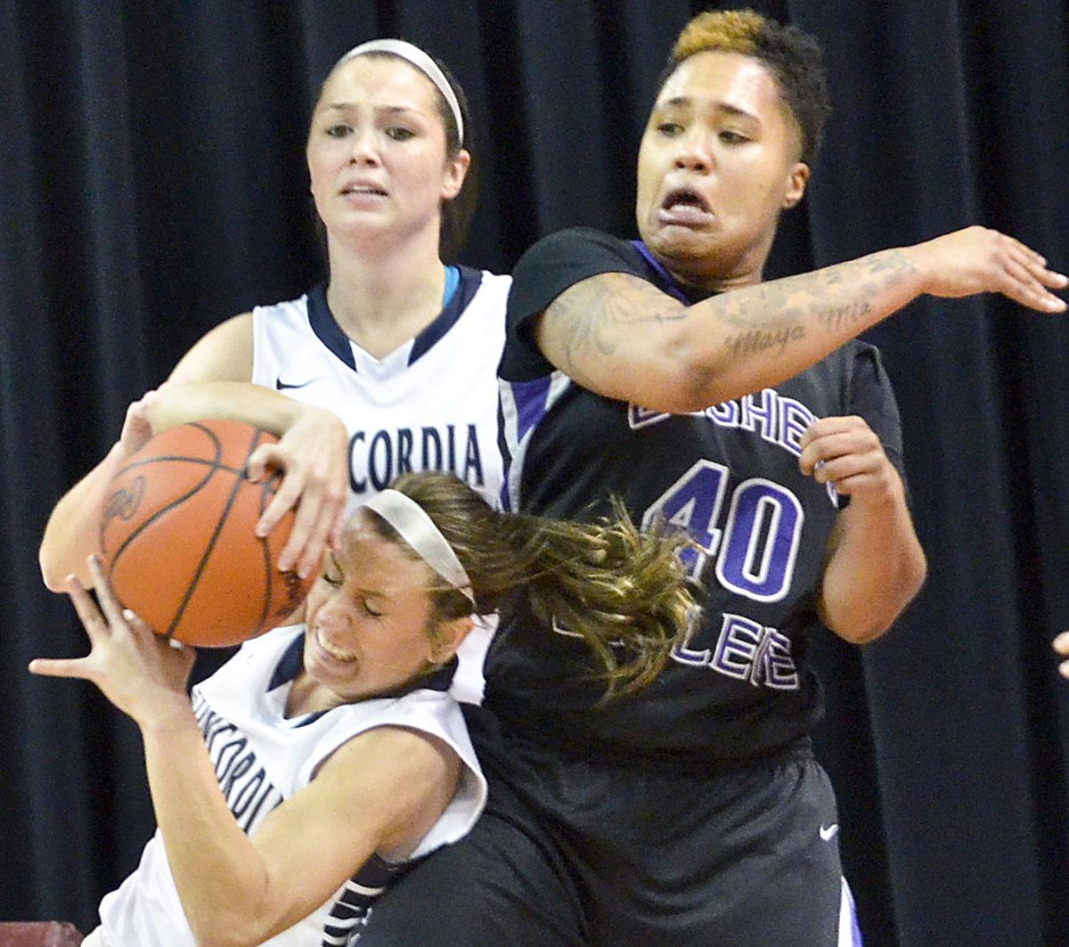 Late Three Pointer Gives Goshen First Tourney Upset College