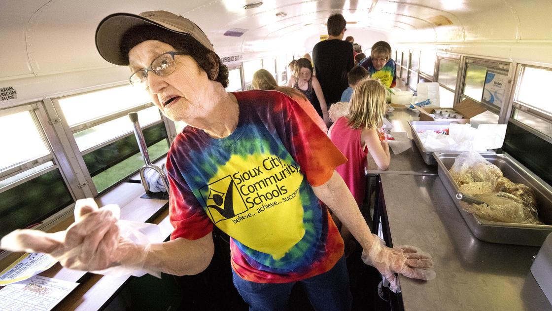 Bus gives new way for free summer lunch in Sioux City