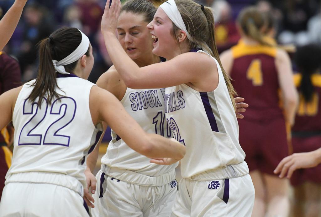Cherokee S Kaely Hummel Nears University Of Sioux Falls 3 Point