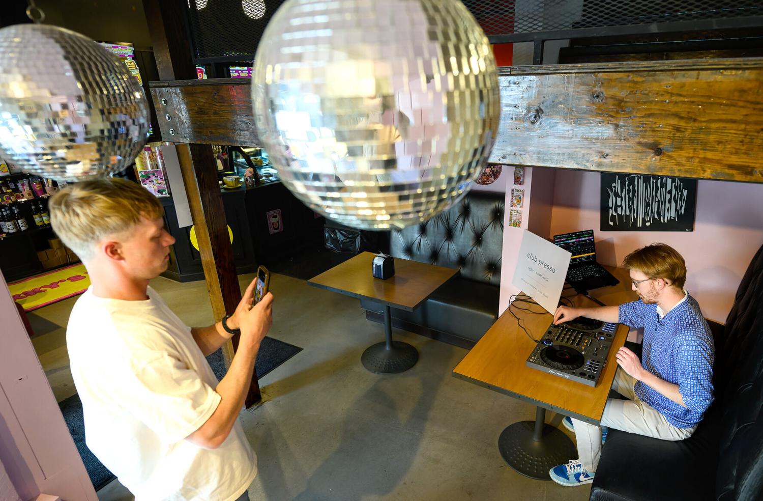 Klub Presso menggabungkan musik dance elektronik dengan budaya kopi