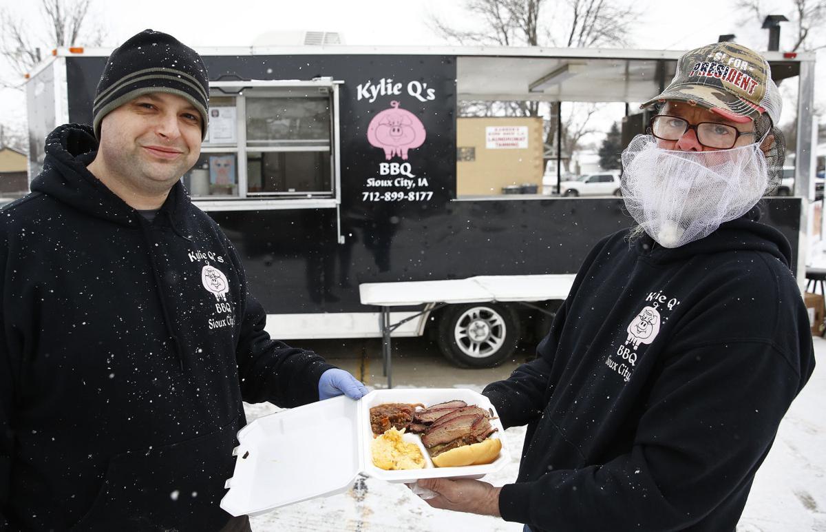 Banking On Bbq Food Truck Serves 14 Hour Smoked Meats On