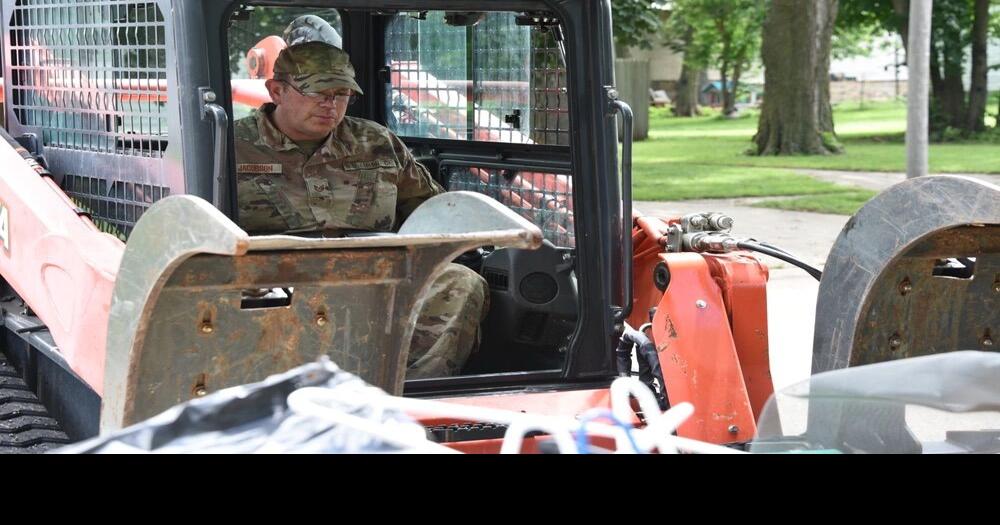Iowa Nat’l Guard assists in Sioux Rapids flood clean-up