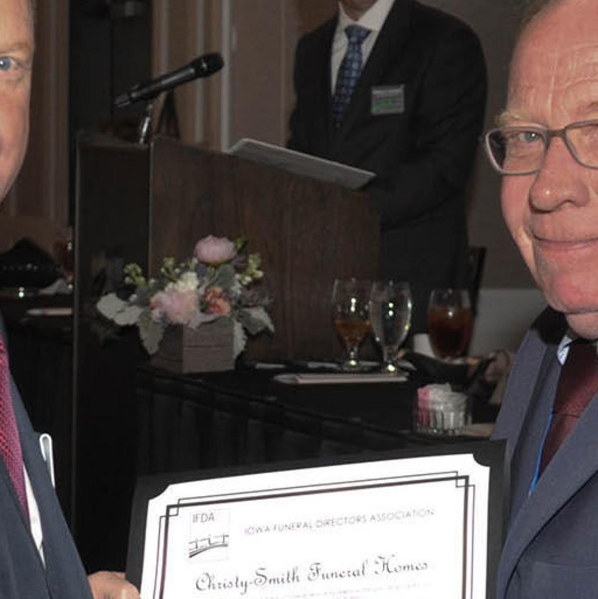 Christy Smith Awarded At Iowa Funeral Directors Convention