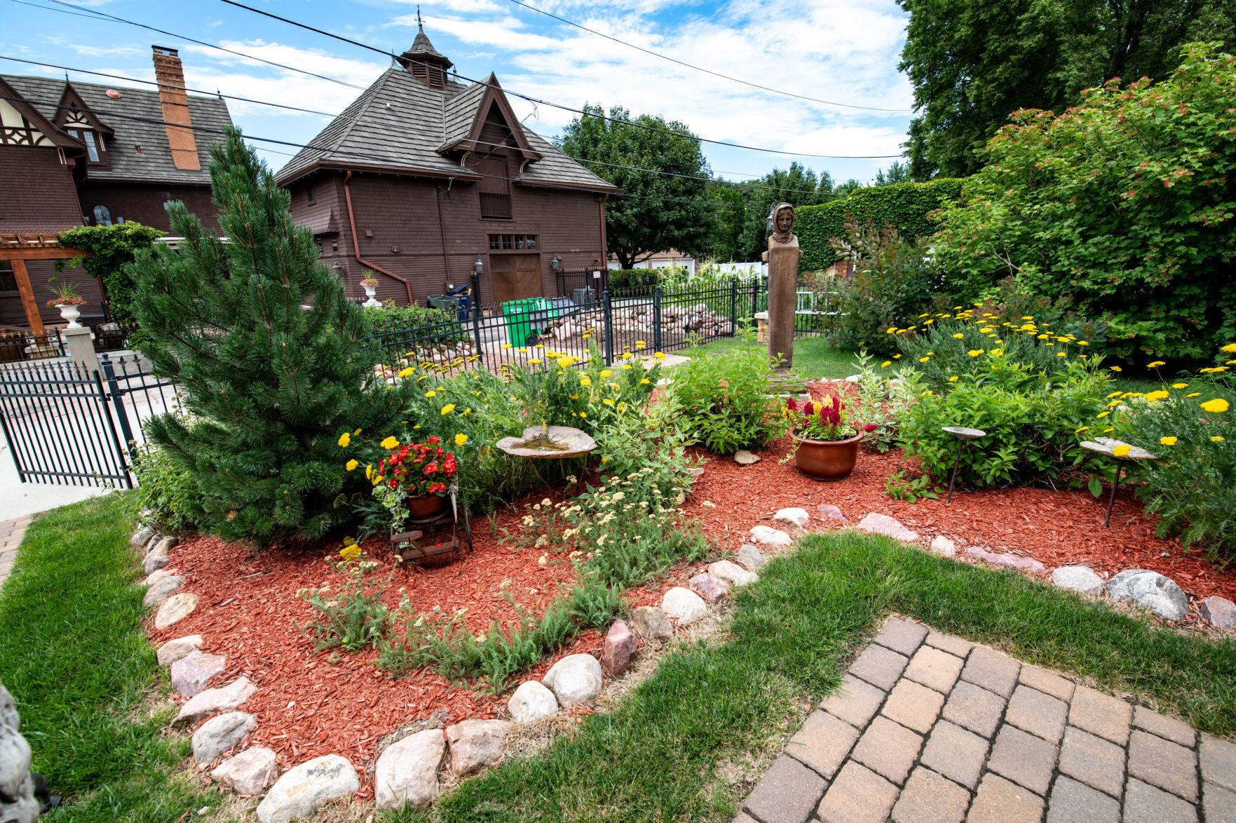 South Sioux City tree house B&B draws tourists from near and far