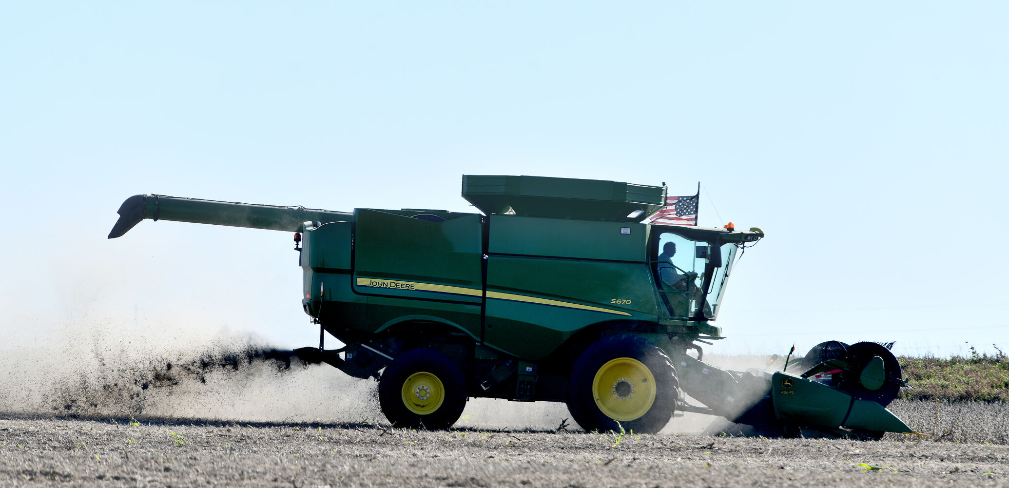 Siouxland farmers bring in the crops, contend with challenging economy