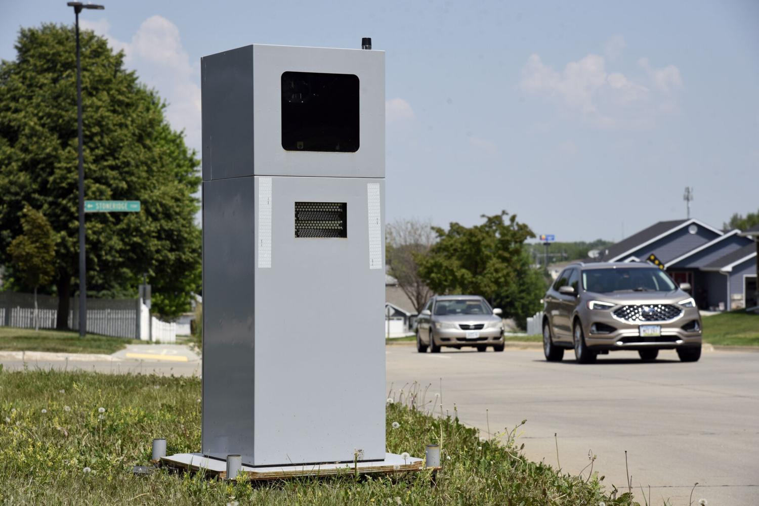 Iowa lawmakers vote to regulate traffic cameras