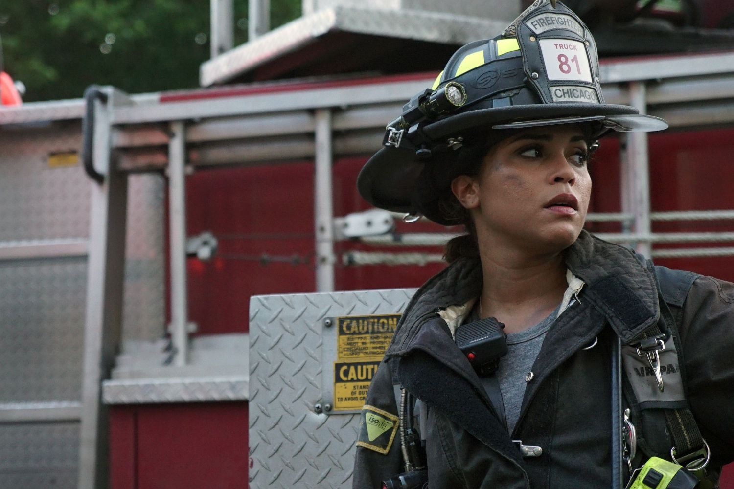 Monica Raymund volvera a chicago fire