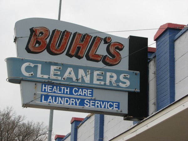 Signs of historic times in Yankton Siouxland Life Signs of historic times in Yankton Siouxland Life