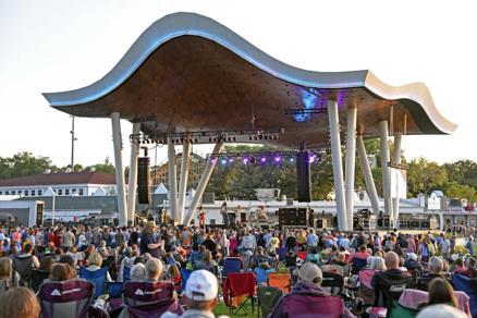 New Arnolds Park stage attracts large crowd - Vimarsana News