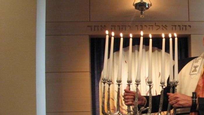Ari Teaches A Tidbit Of Hanukkah History Weekender Siouxcityjournal Com