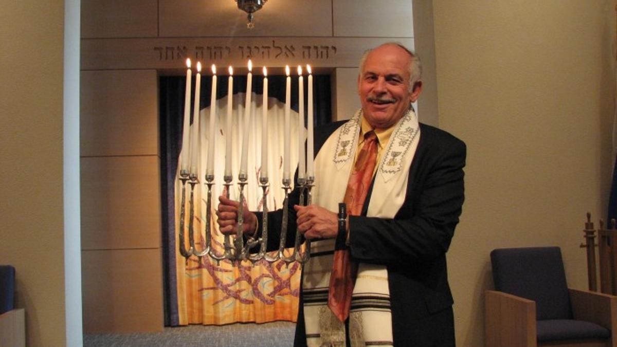 Ari Teaches A Tidbit Of Hanukkah History Weekender Siouxcityjournal Com