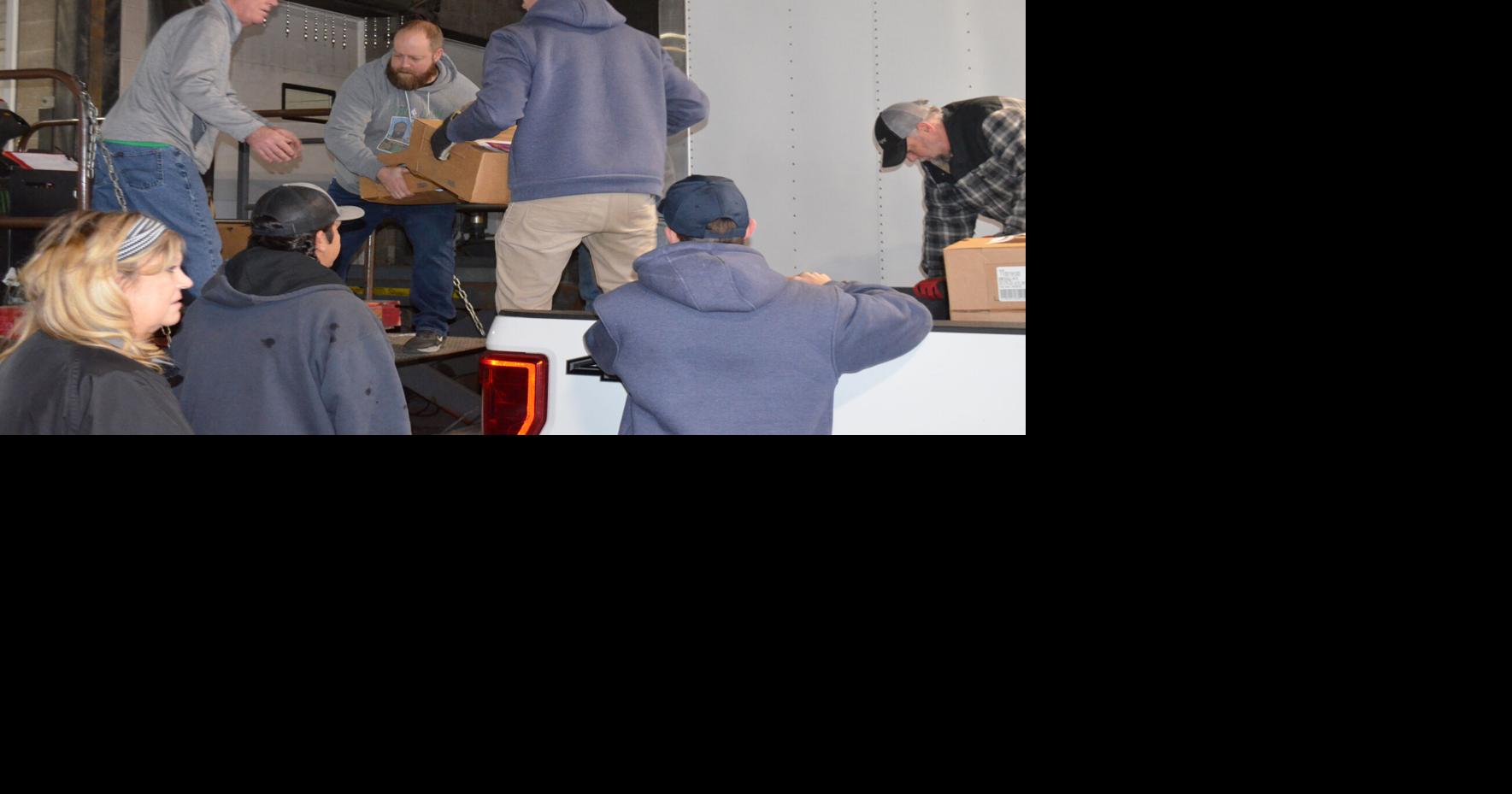 Food Bank of Siouxland - Loading turkeys