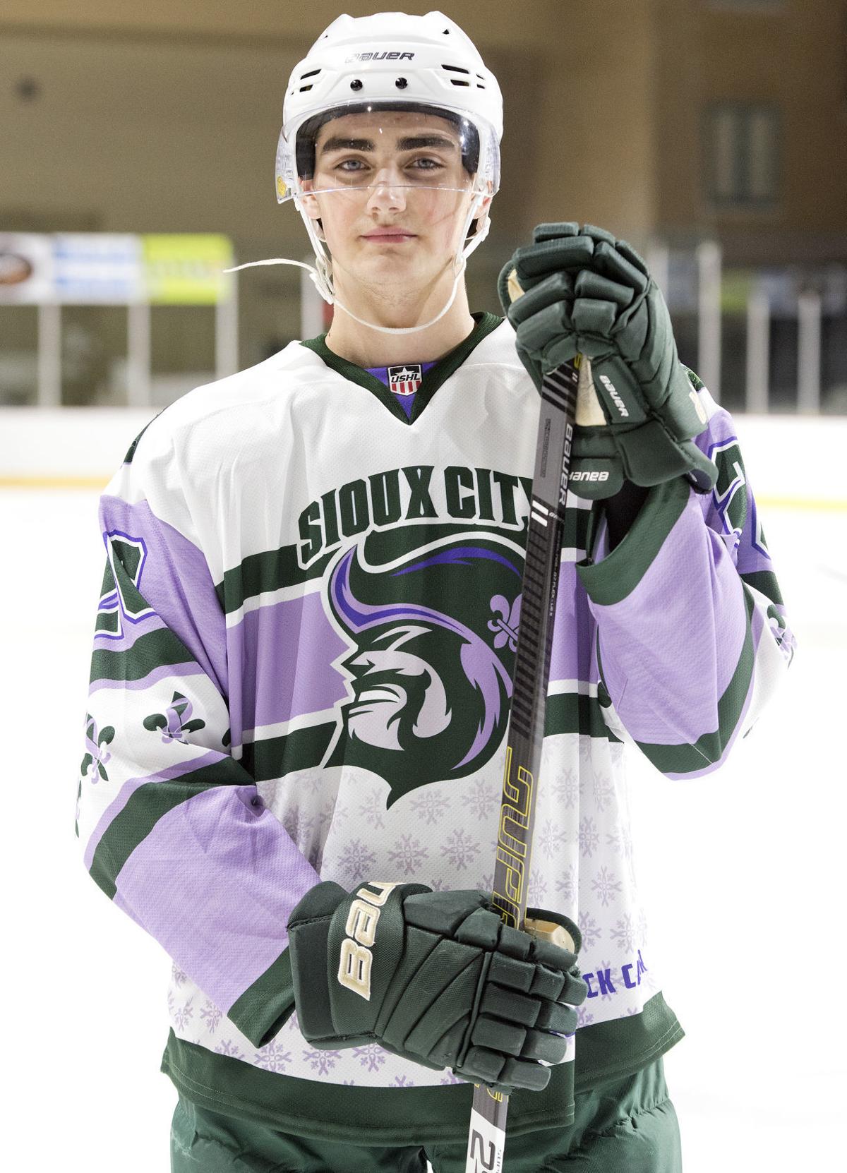 Plucinski Dedicated His Hockey Success To His Grandmother Musketeers Siouxcityjournal Com