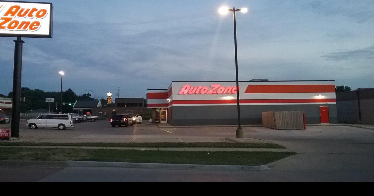 Hamilton Boulevard AutoZone robbed; police searching for suspect