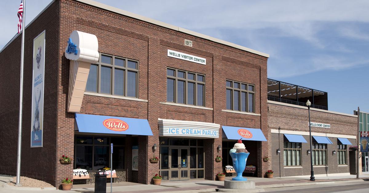 Blue Bunny ice cream parlor in Le Mars recognized with Iowa tourism's "People's Choice" award
