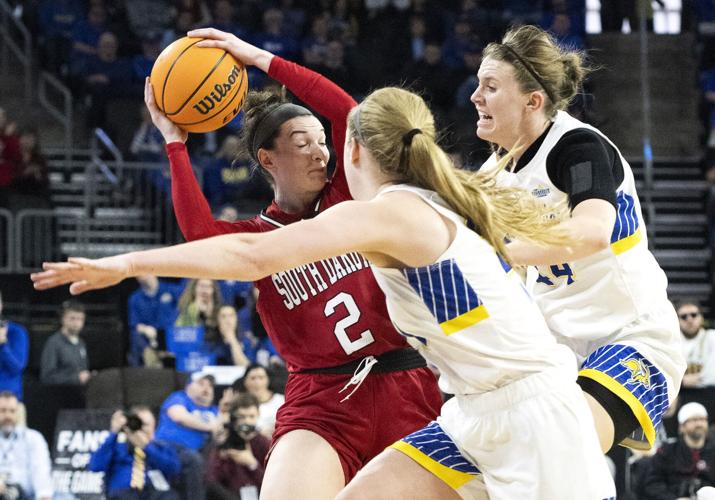 South Dakota women's basketball wins Summit League Tournament