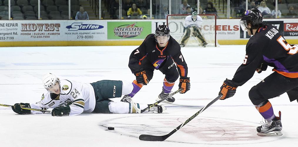 Musketeers hockey vs Youngstown 121115