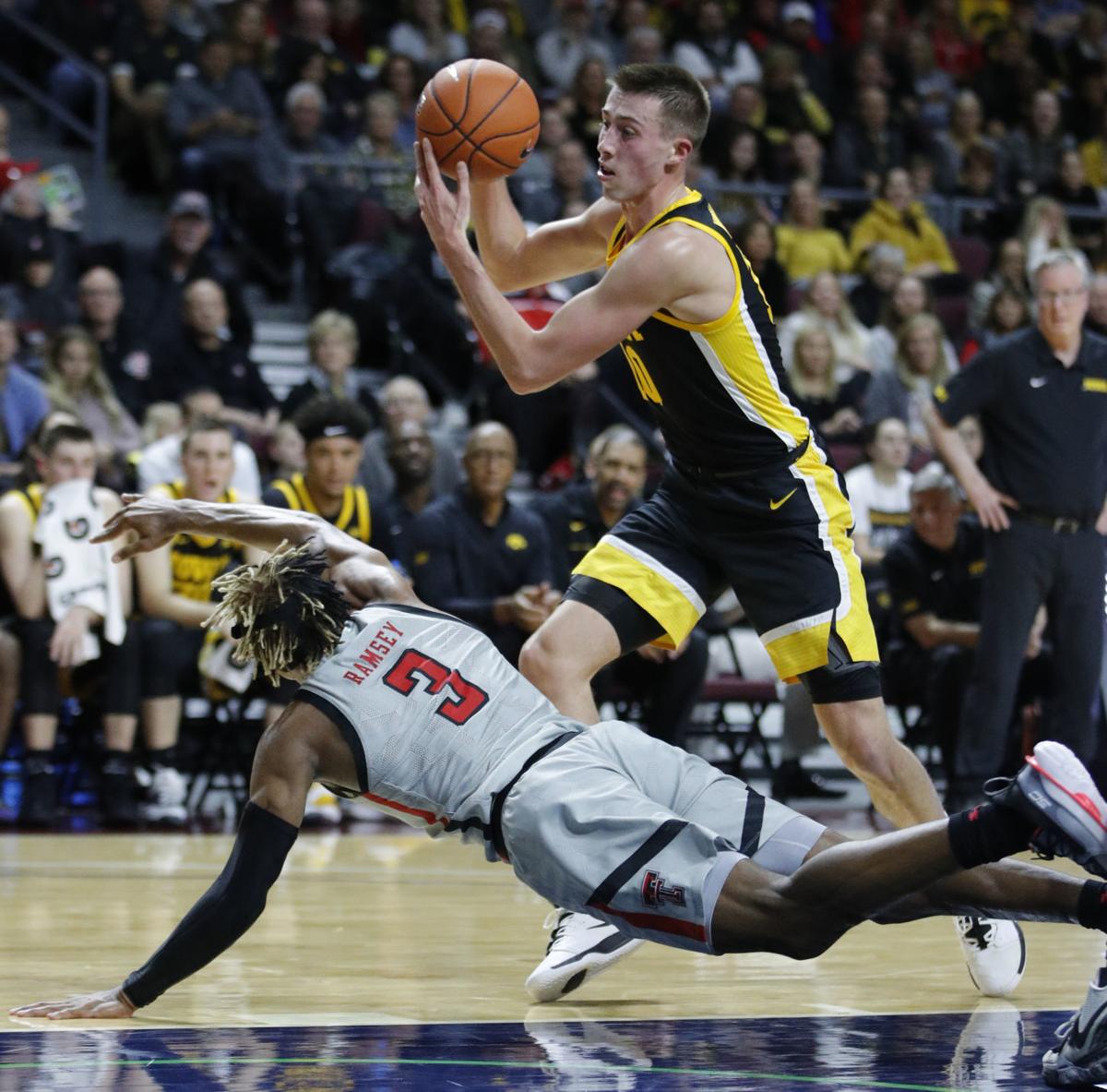Iowa Tops No 12 Texas Tech 72 61 At Las Vegas Invitational