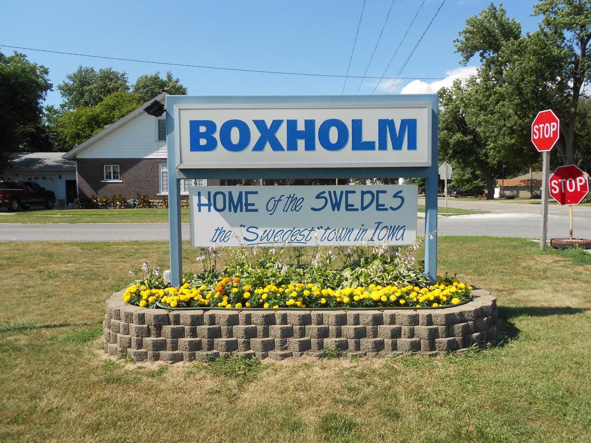 Sioux City native collects images of Iowa town signs Local Lifestyles