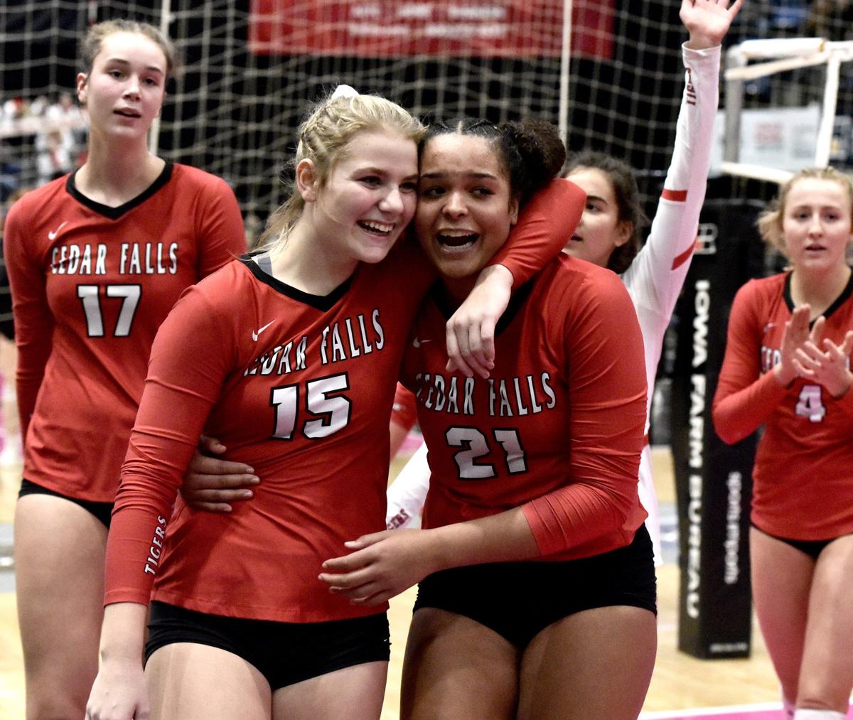 Cedar Falls vs Waukee state volleyball