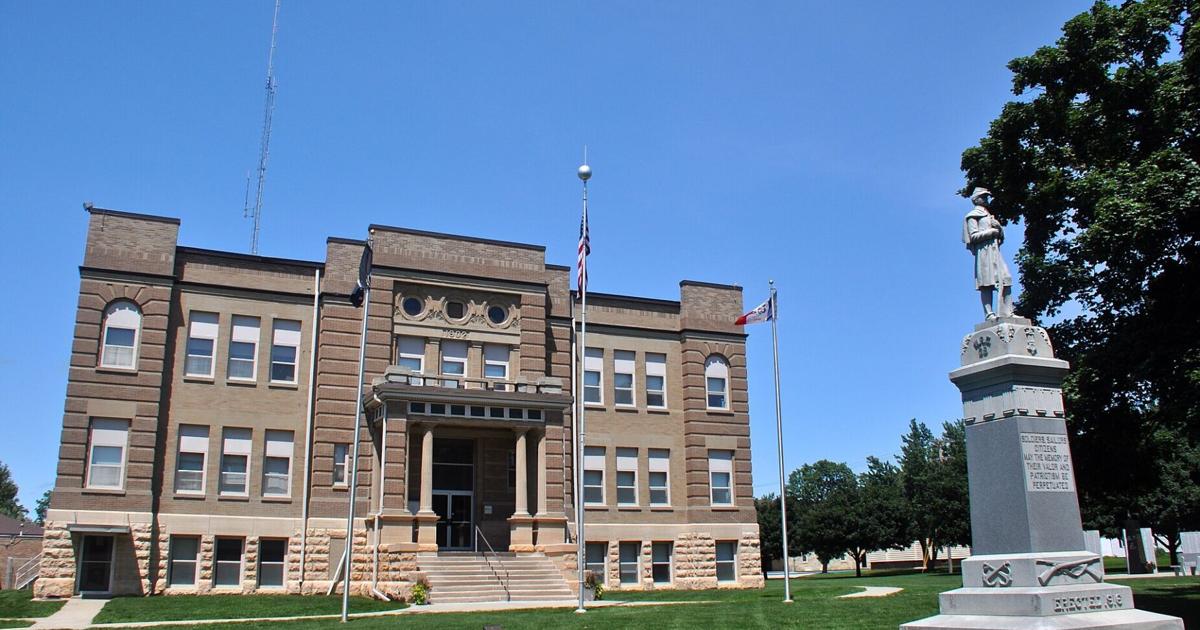 Man driving lawnmower in Sibley arrested for OWI