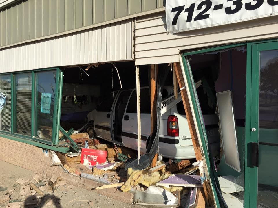 Woman crashes car into Spirit Lake storefront, no injuries reported