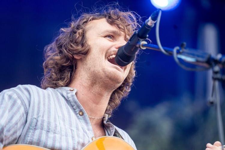 Singer-songwriter Evan Honer performance shot