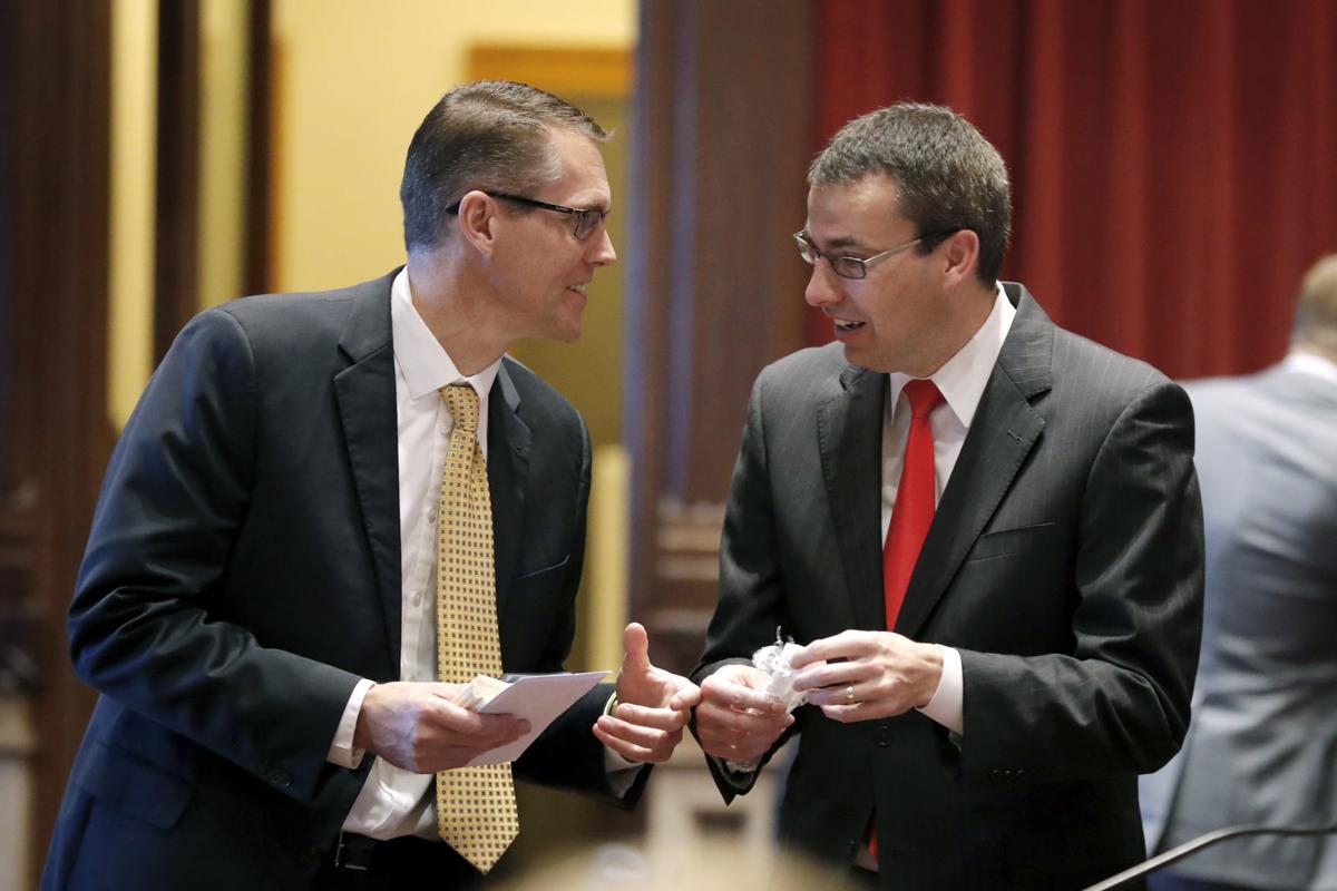 Iowa Legislators Introduce Bill To Close Polls An Hour
