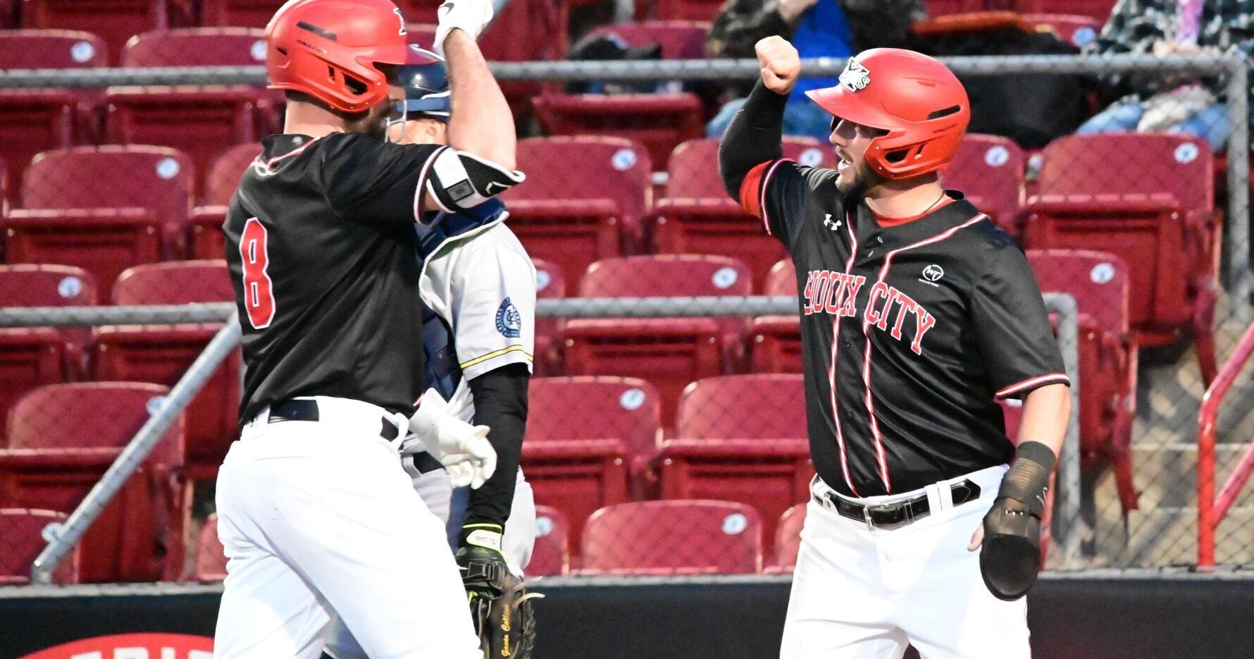 EXPLORERS WALK OFF CLEBURNE SIOUX CITY EXTENDS WIN STREAK TO SEVEN - Vimarsana News