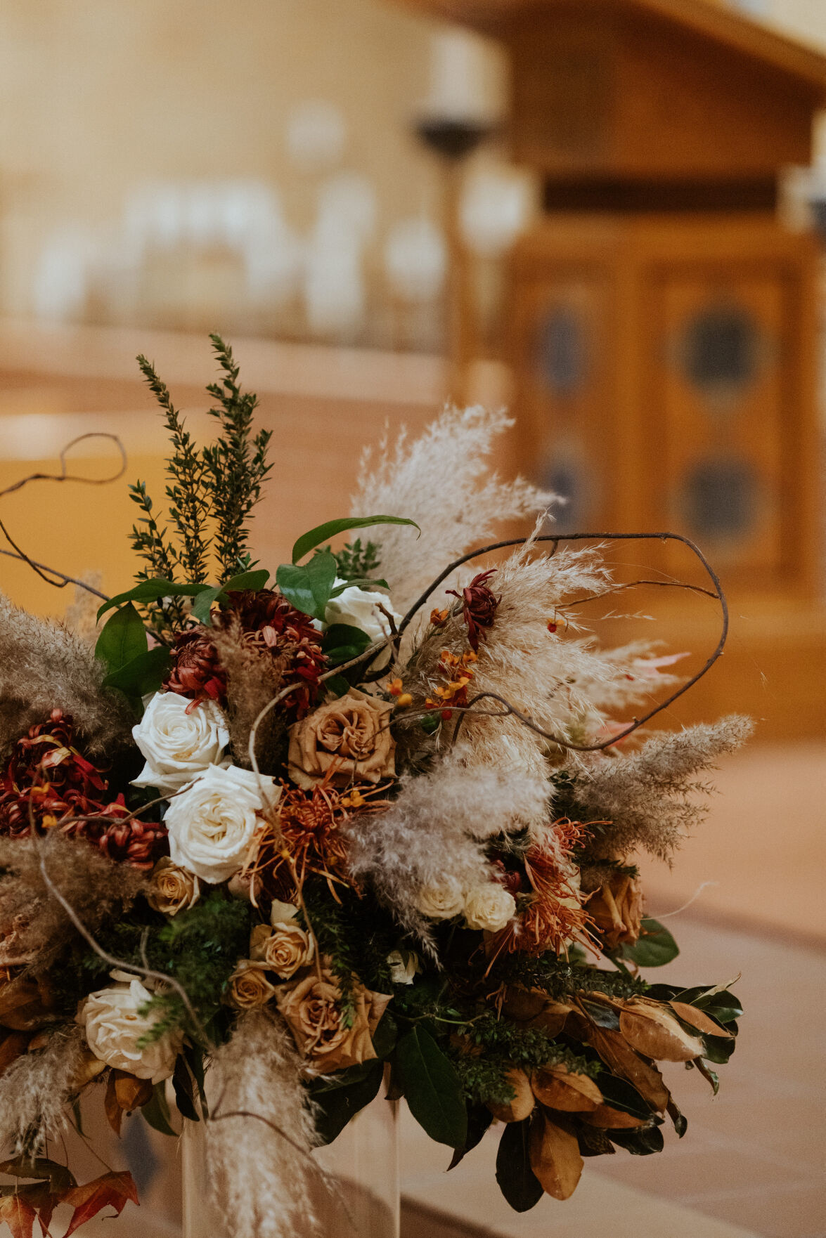 Omaha couple enjoys classic wedding with natural florals and a