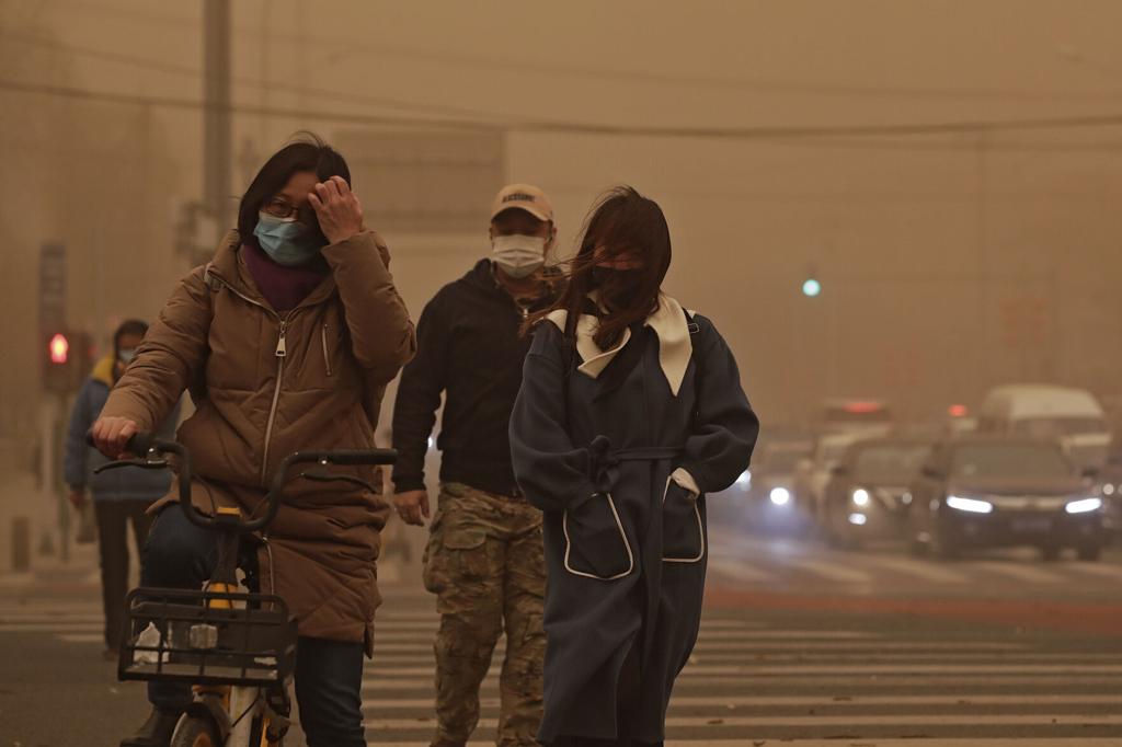 Photos: China experiencing worst sandstorm in a decade | World | siouxcityjournal.com