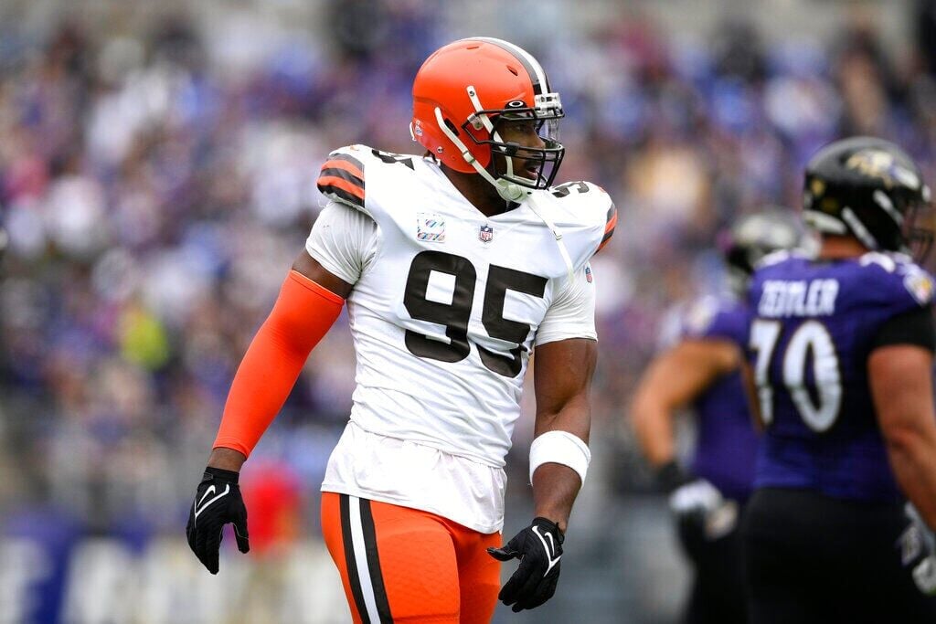 FILE - Chicago Bears linebacker Robert Quinn (94) reacts during