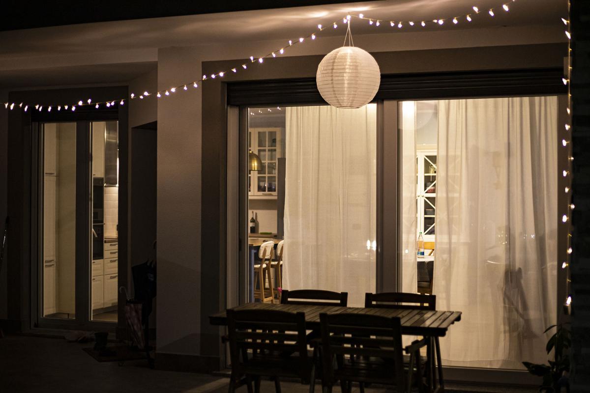 ATHOME-BUDGETFRIENDLY-LIGHTING-DMT