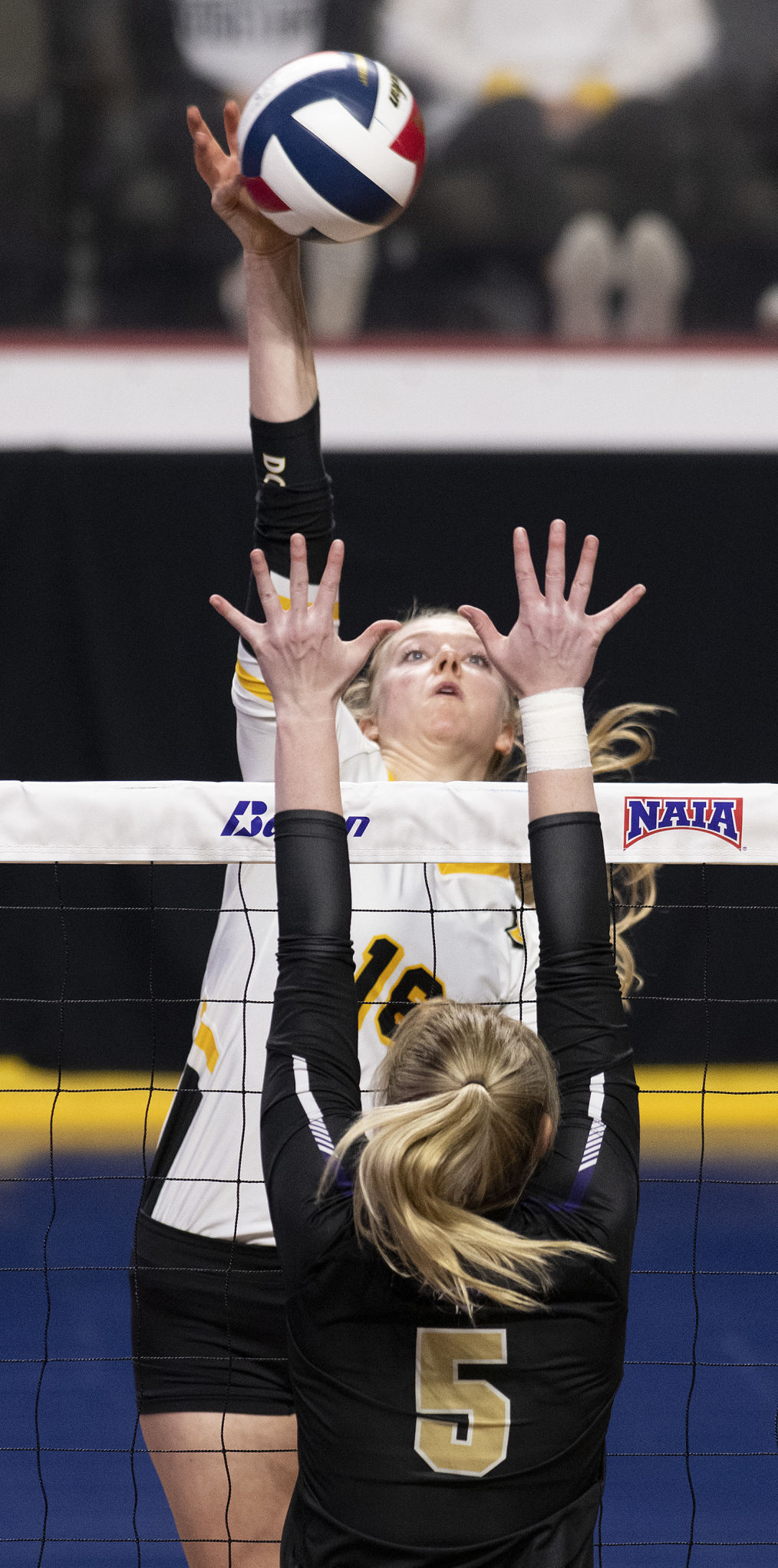 Northwestern volleyball survives five-set thriller over Oklahoma City